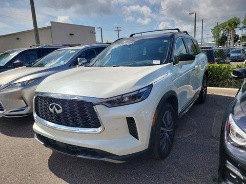 Majestic White/Black Obsidian 2023 INFINITI QX60 AUTOGRAPH
