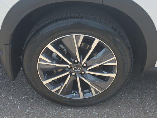 Radiant White 2027 INFINITI QX60 LUXE FWD