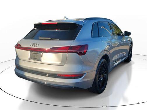 2022 Audi e-tron Premium