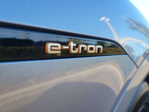 2022 Audi e-tron Premium
