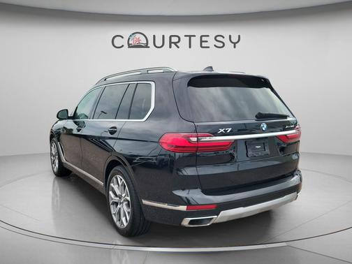 Black Sapphire Metallic 2022 BMW X7 xDrive40i
