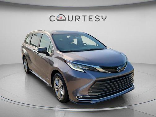 2021 Toyota Sienna Limited 7-Passenger