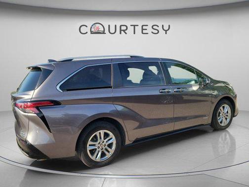2021 Toyota Sienna Limited 7-Passenger