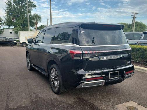 2025 INFINITI QX80 Luxe