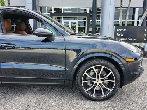 2023 Porsche Cayenne Platinum Edition