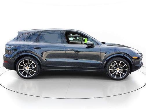 2023 Porsche Cayenne Platinum Edition