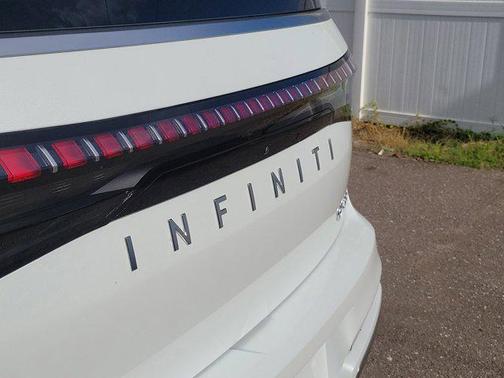 2026 INFINITI QX80 Luxe