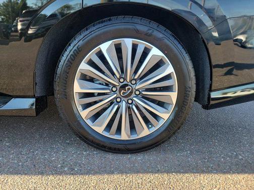 2025 INFINITI QX80 Luxe
