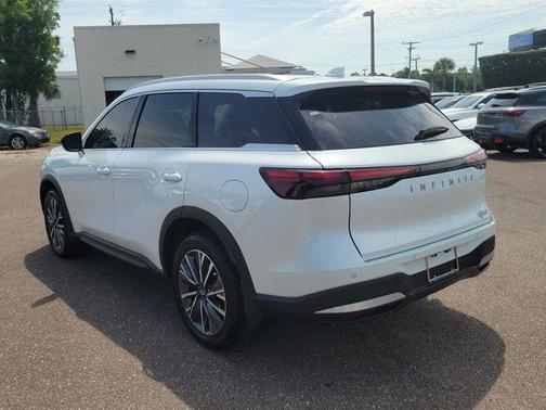 Radiant White 2027 INFINITI QX60 LUXE FWD