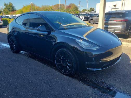 2022 Tesla Model Y Long Range Dual Motor All-Wheel Drive