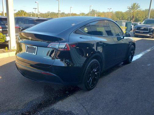 2022 Tesla Model Y Long Range Dual Motor All-Wheel Drive