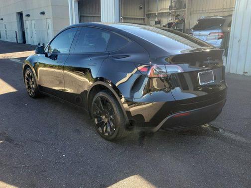 2022 Tesla Model Y Long Range Dual Motor All-Wheel Drive