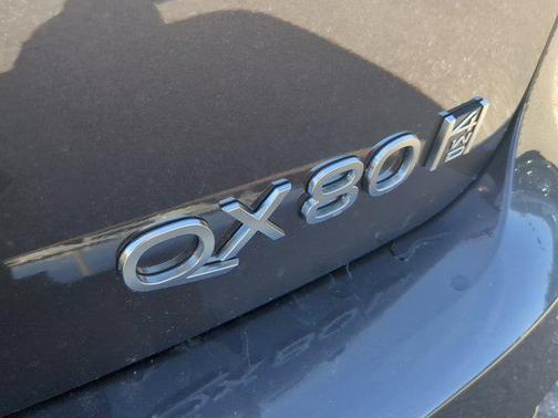 2025 INFINITI QX80 Luxe