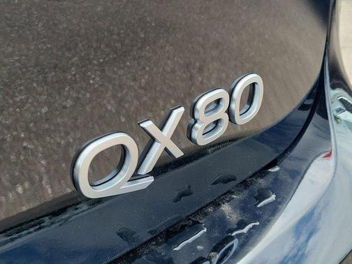 2025 INFINITI QX80 PURE
