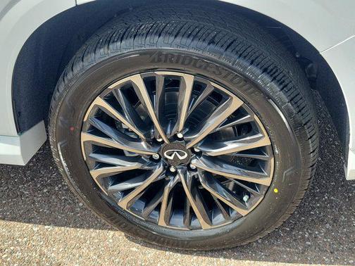 Radiant White 2026 INFINITI QX80 AUTOGRAPH AWD
