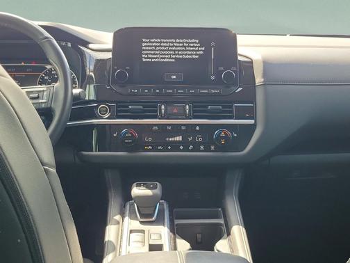 Solid Gray/Super Black 2024 Nissan Pathfinder SL FWD