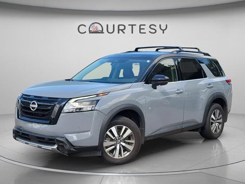 Solid Gray/Super Black 2024 Nissan Pathfinder SL FWD