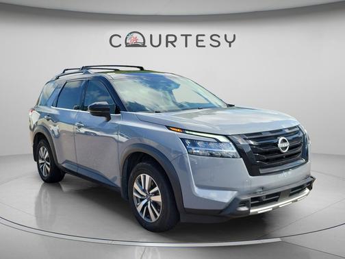 Solid Gray/Super Black 2024 Nissan Pathfinder SL FWD