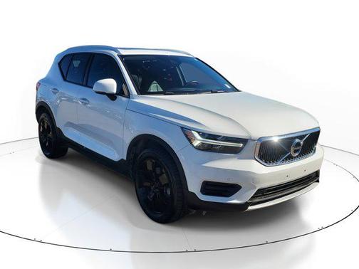 2020 Volvo XC40 T5 Momentum