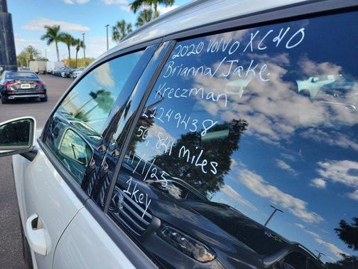 2020 Volvo XC40 T5 Momentum