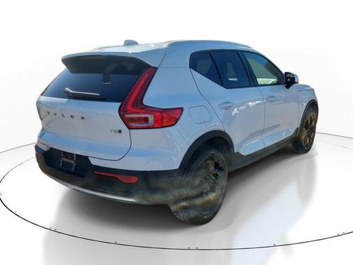 2020 Volvo XC40 T5 Momentum
