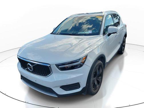 2020 Volvo XC40 T5 Momentum