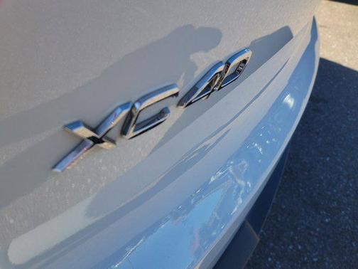 2020 Volvo XC40 T5 Momentum