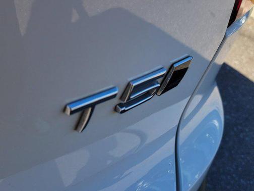 2020 Volvo XC40 T5 Momentum