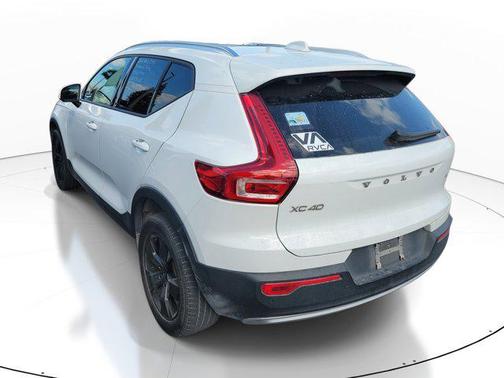 2020 Volvo XC40 T5 Momentum