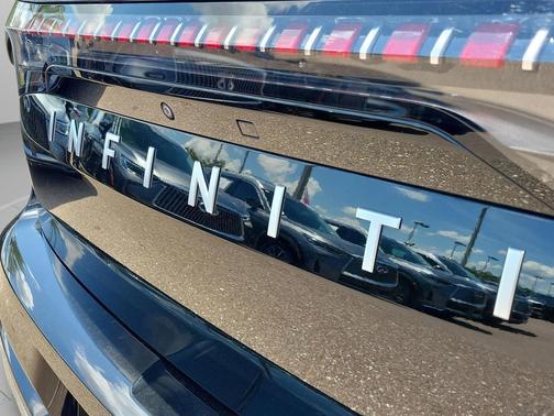Black Obsidian 2025 INFINITI QX80 Luxe