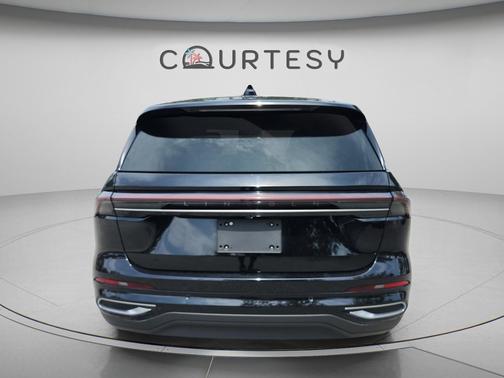 Infinite Black Metallic Clearcoat 2025 Lincoln Nautilus Premiere