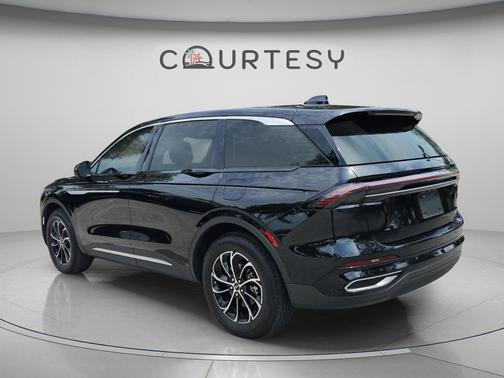 Infinite Black Metallic Clearcoat 2025 Lincoln Nautilus Premiere