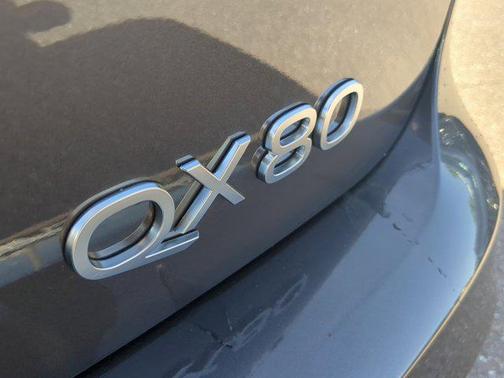 2025 INFINITI QX80 Luxe