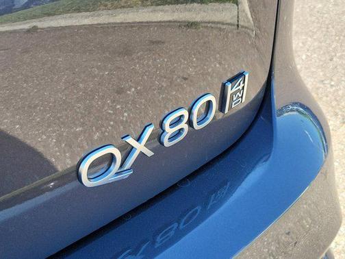 2025 INFINITI QX80 Luxe
