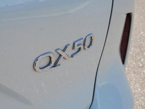 2022 INFINITI QX50 LUXE