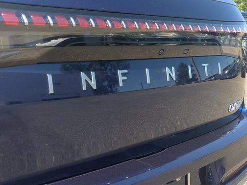 2025 INFINITI QX80 Luxe