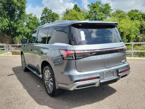 Dynamic Metal 2026 INFINITI QX80 Luxe