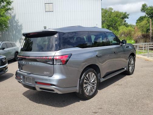 Dynamic Metal 2026 INFINITI QX80 Luxe