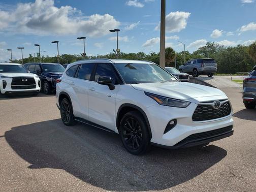Pearl 2023 Toyota Highlander L