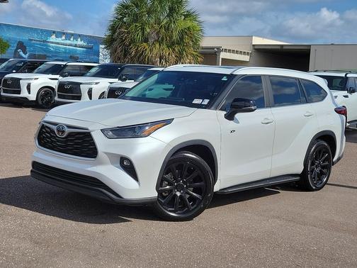 Pearl 2023 Toyota Highlander L