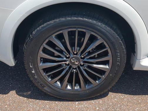 2023 INFINITI QX80 SENSORY