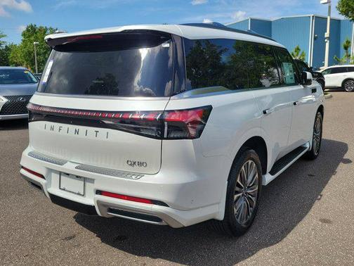 Radiant White 2026 INFINITI QX80 Luxe