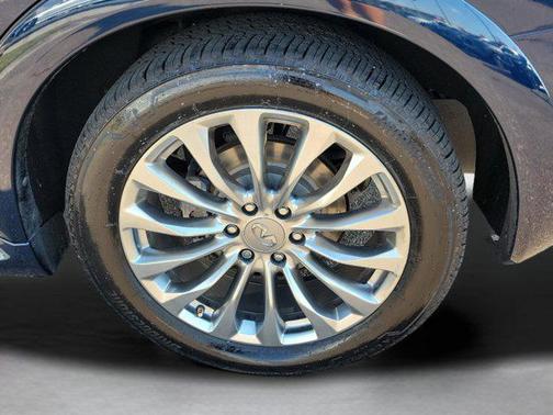 2017 INFINITI QX80 Base