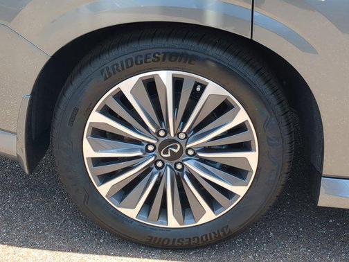 2025 INFINITI QX80 SENSORY AWD