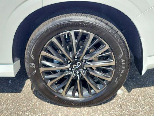 Radiant White/Black Obsidian 2026 INFINITI QX80 AUTOGRAPH AWD
