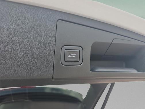 Crystal White Tricoat 2025 Cadillac XT4 Premium Luxury