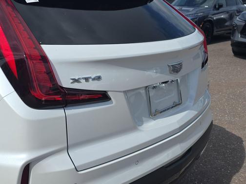 Crystal White Tricoat 2025 Cadillac XT4 Premium Luxury