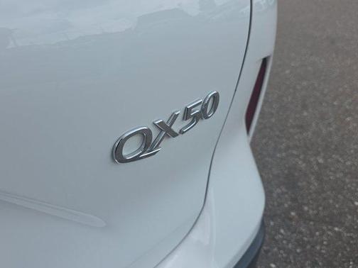 2021 INFINITI QX50 LUXE