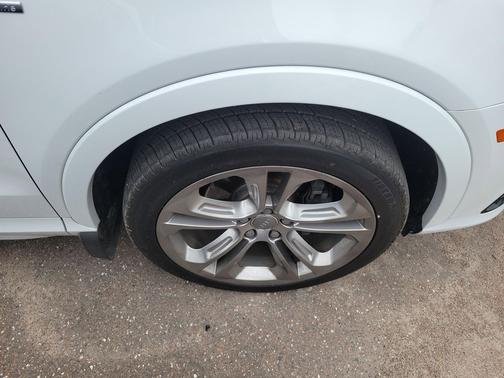 Glacier White Metallic 2016 Audi Q3 2.0T Premium Plus