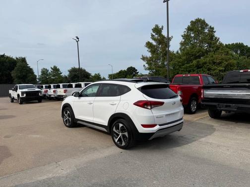 Dazzling White 2018 Hyundai TUCSON Value